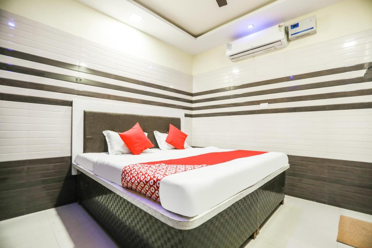 Oyo 71693 Starlight Hotel Gangānagar Eksteriør billede